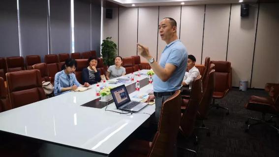 赣江南昌经开区领导受邀访问多多28加速器，为优质项目落地南昌创造新机遇